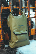 zaino verde, impermeabile, chiusura a combinazione, waterproof backpack, combination lock